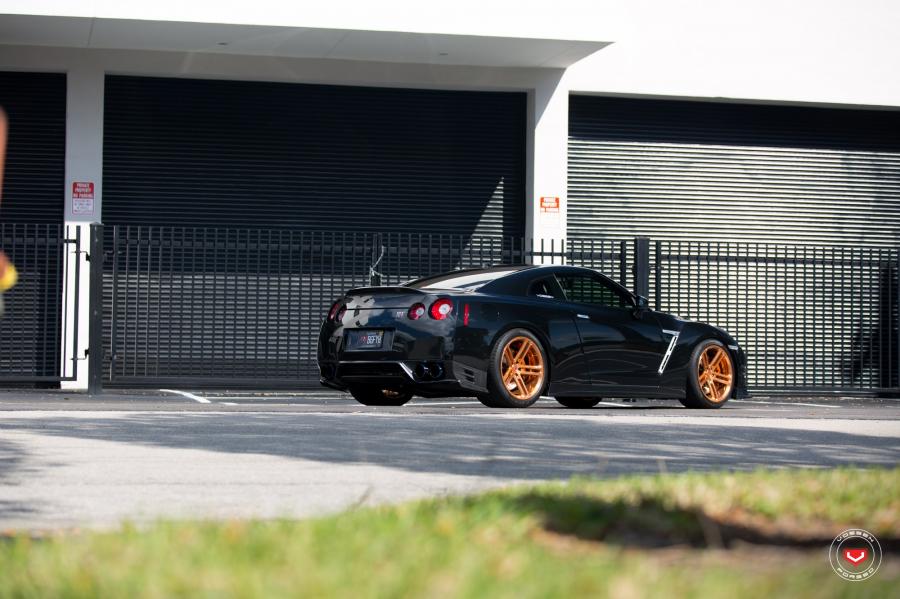 Nissan GT-R on Vossen Wheels (CG-202) 2017 года  (фото 48 из 51)